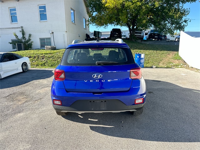 2024 Hyundai Venue Limited photo 4