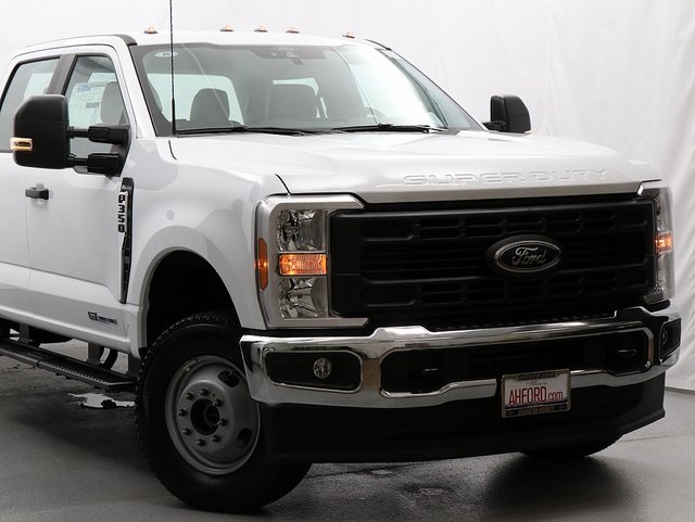 2025 Ford F-350 XL photo 2