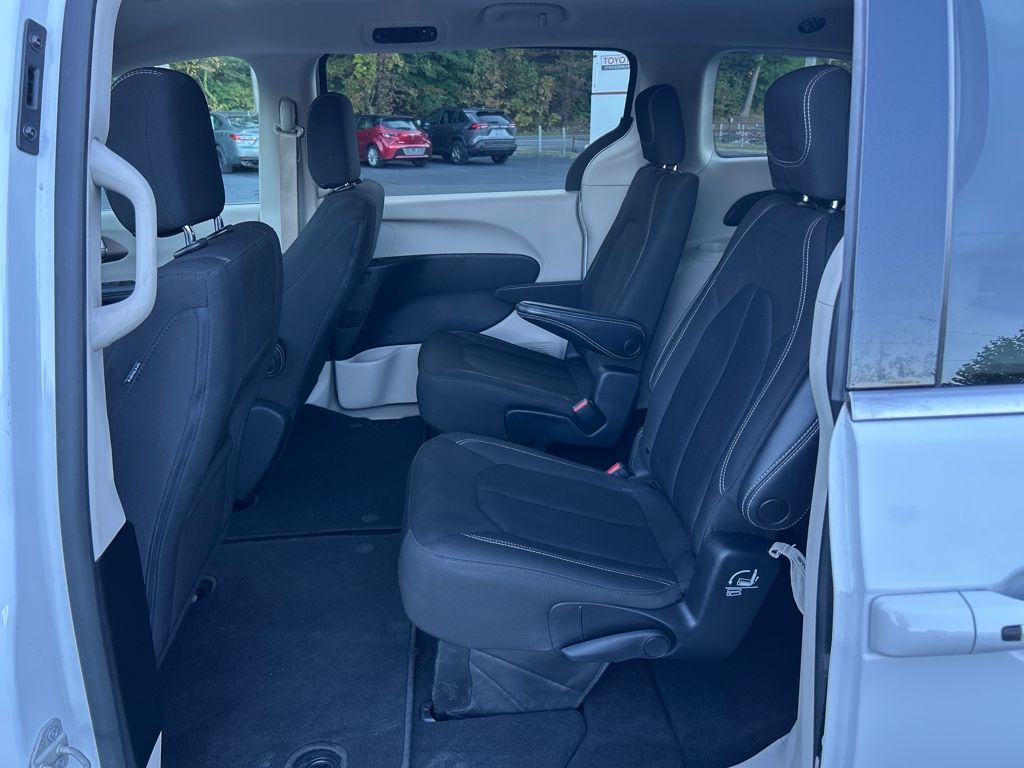 2022 Chrysler Voyager LX photo 22