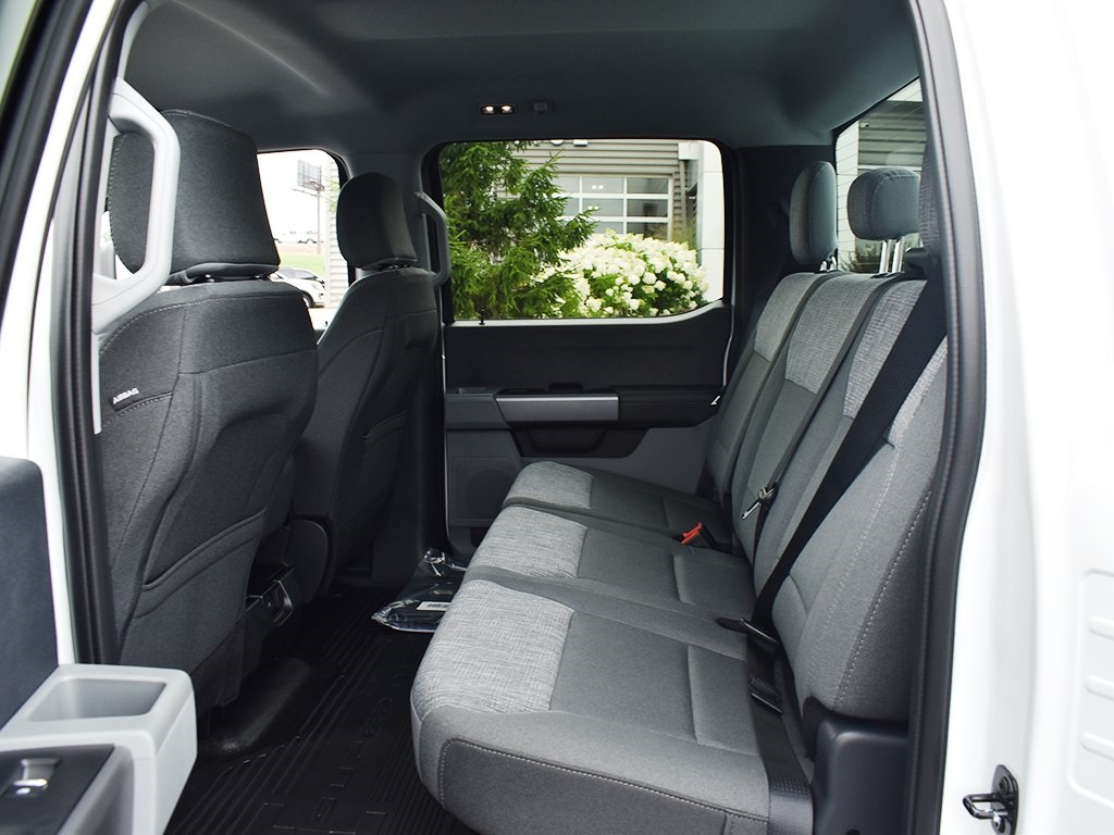 2025 Ford F-250 XLT photo 3