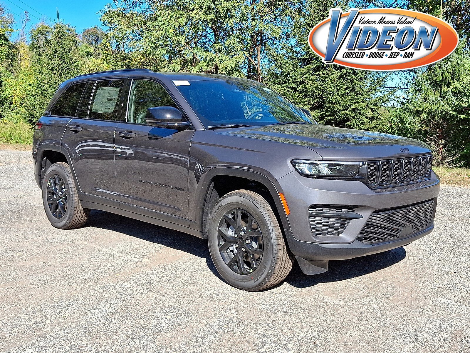 2025 Jeep Grand Cherokee Altitude's photo