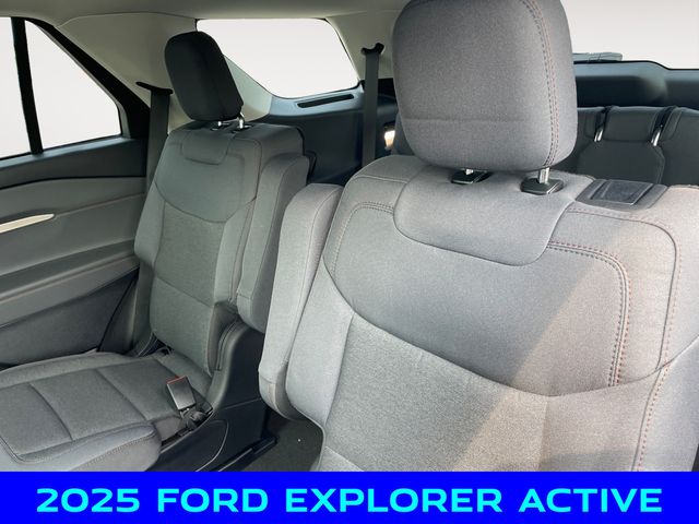 2025 Ford Explorer photo 13