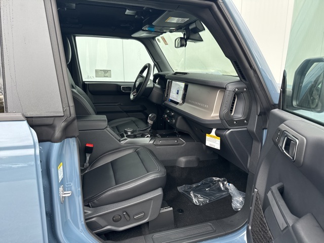 2025 Ford Bronco Outer Banks photo 2