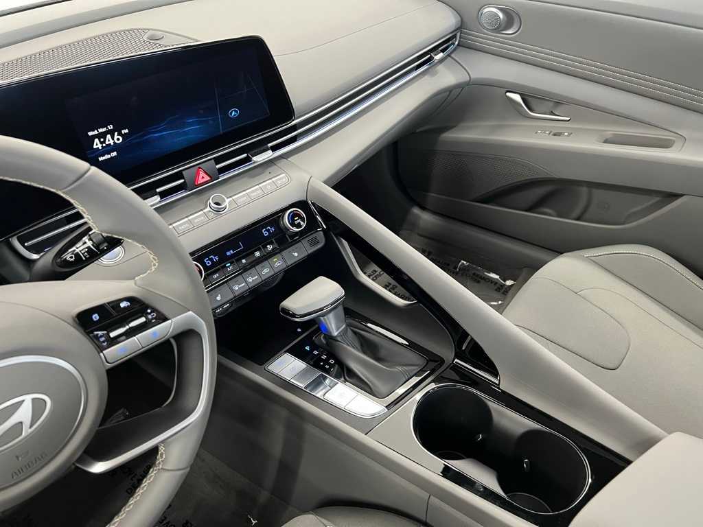 2025 Hyundai Elantra SEL Convenience photo 25