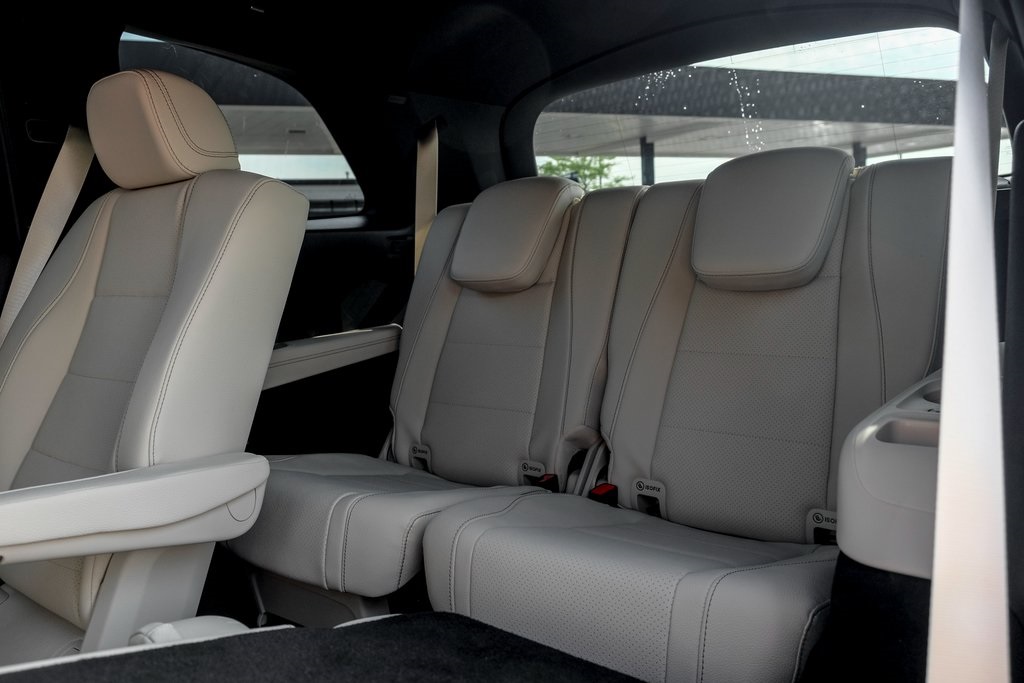 2025 Mercedes Benz GLS 450 4MATIC photo 16