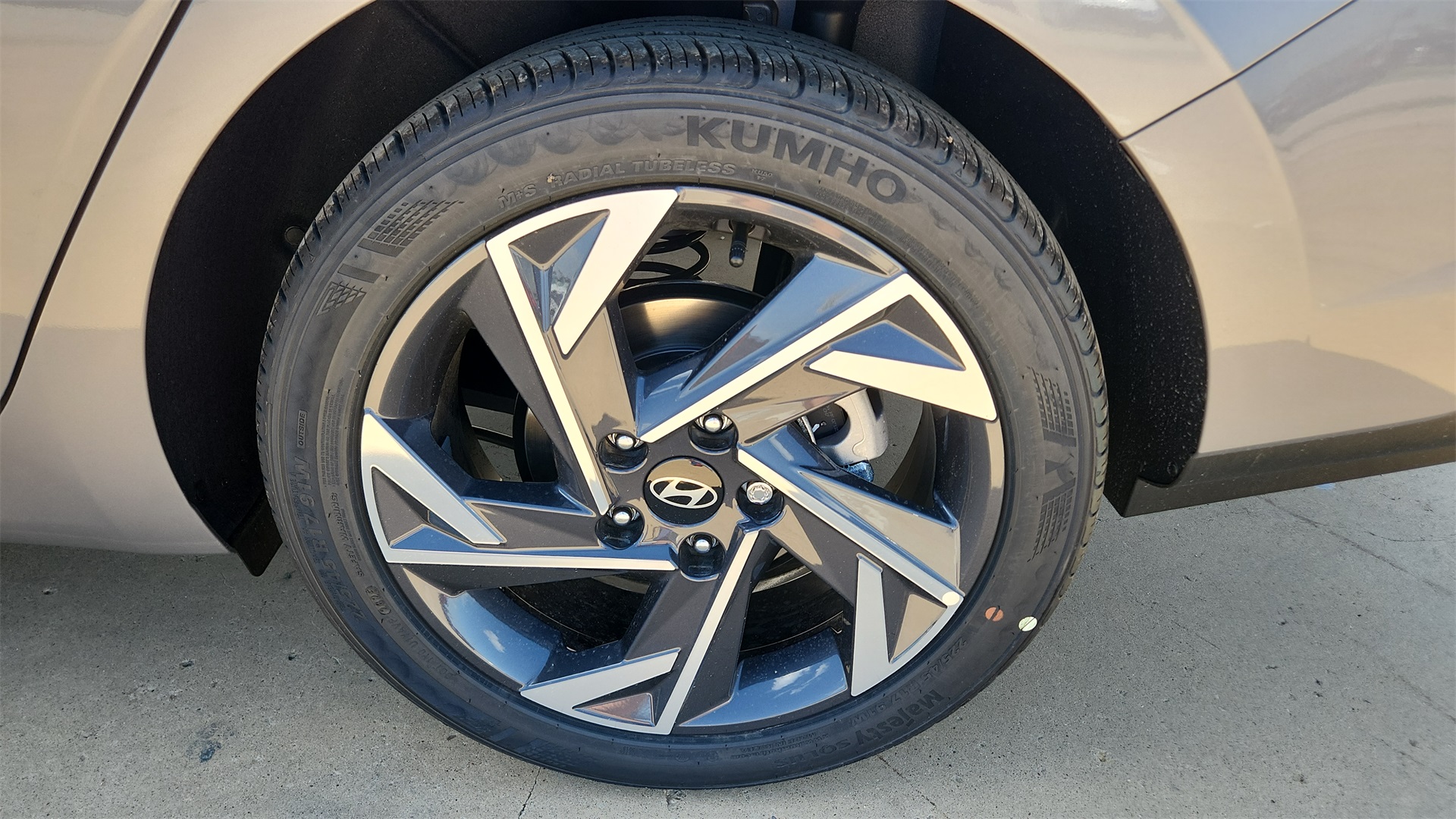 2025 Hyundai Elantra SEL Sport photo 10