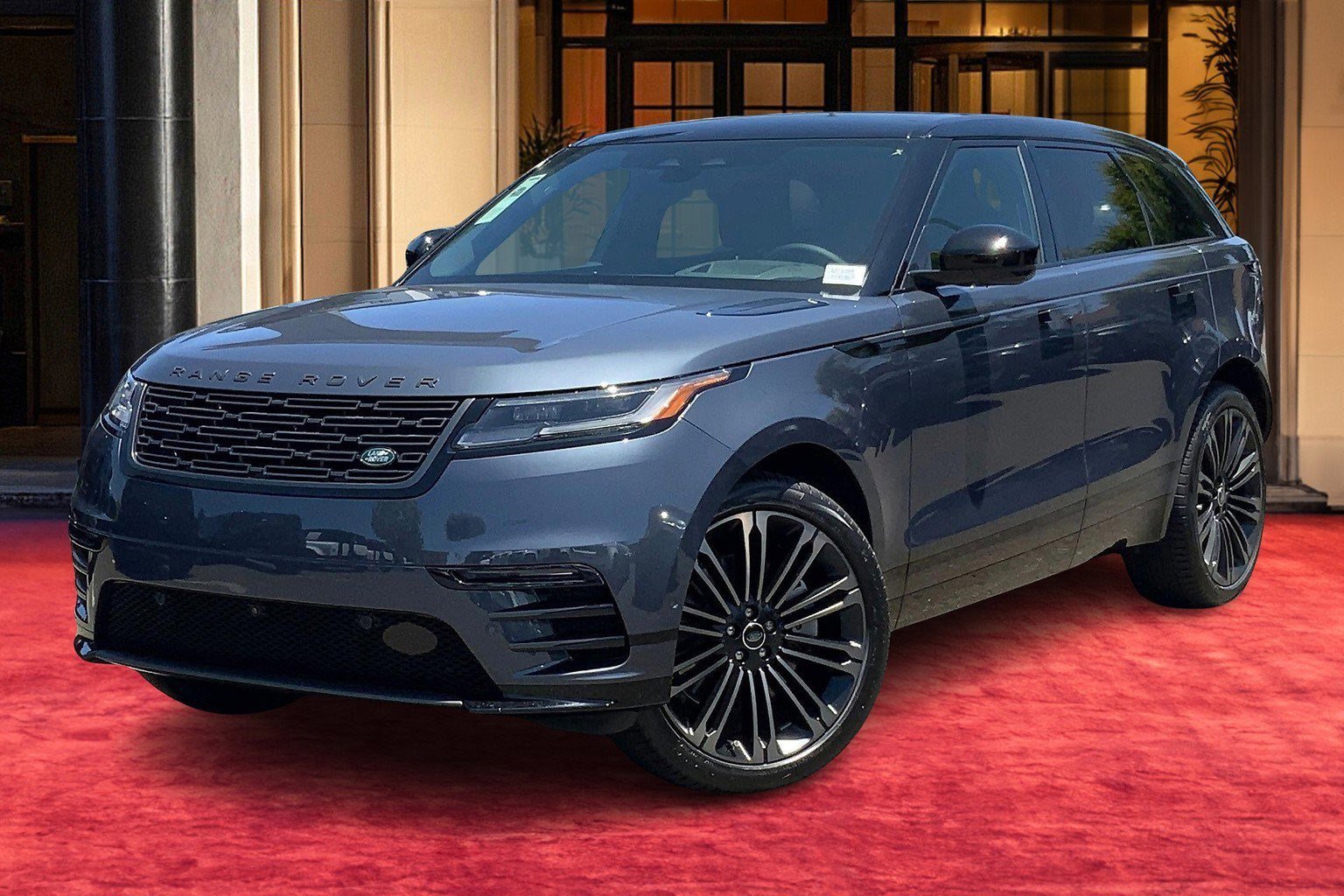 2026 Land Rover Range Rover Velar Dynamic SE's photo