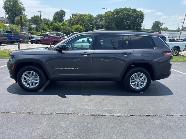 2025 Jeep Grand Cherokee Laredo X photo 3