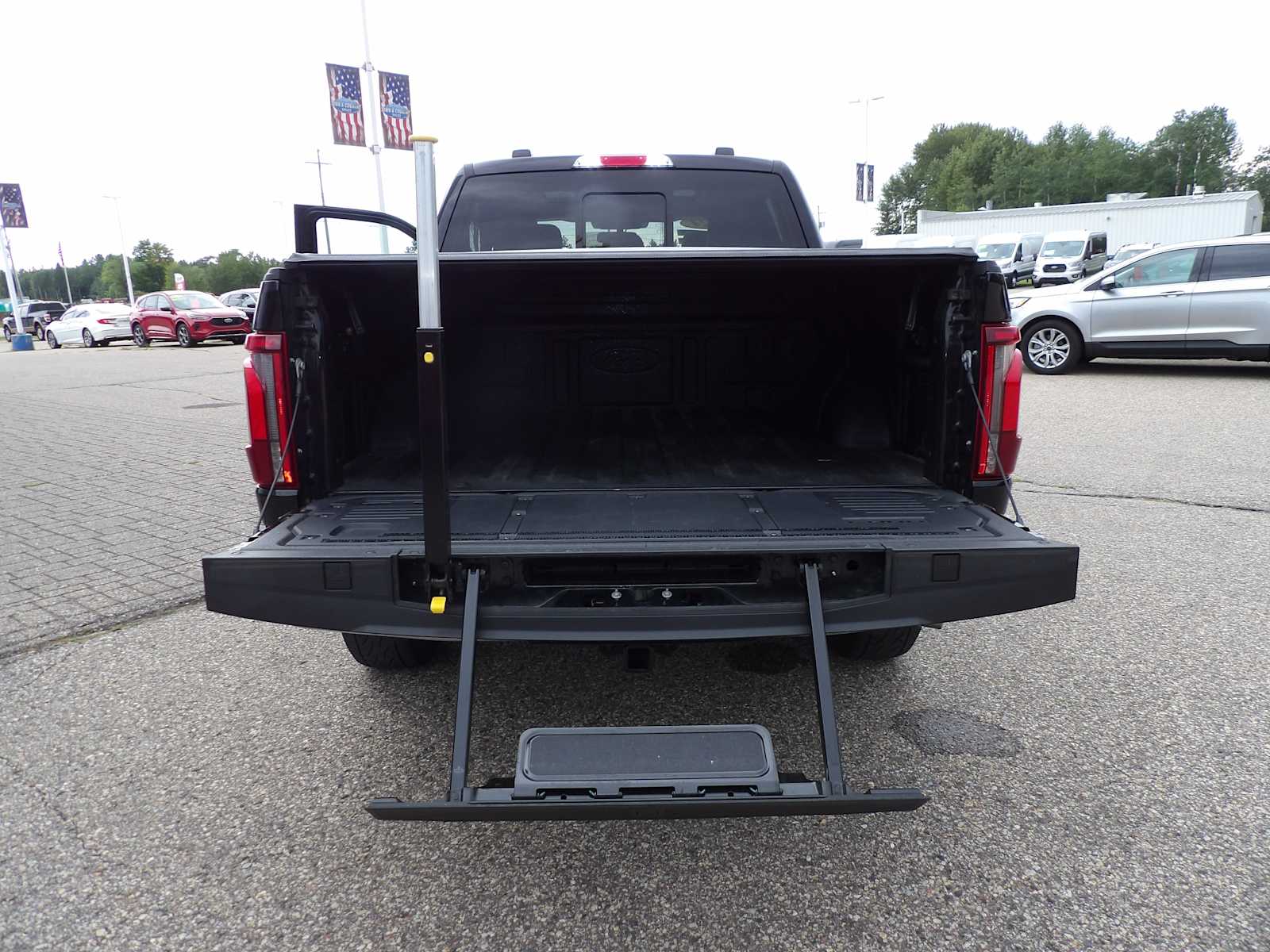 2024 Ford F-150 Lariat photo 12