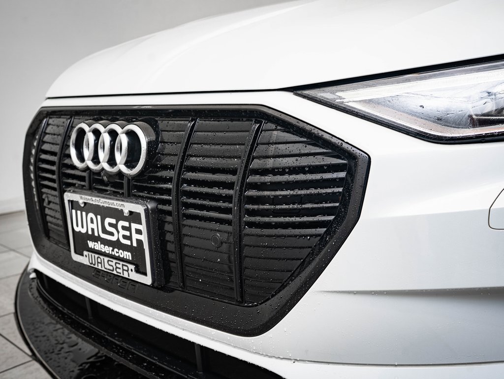 2022 Audi e-tron Premium photo 3