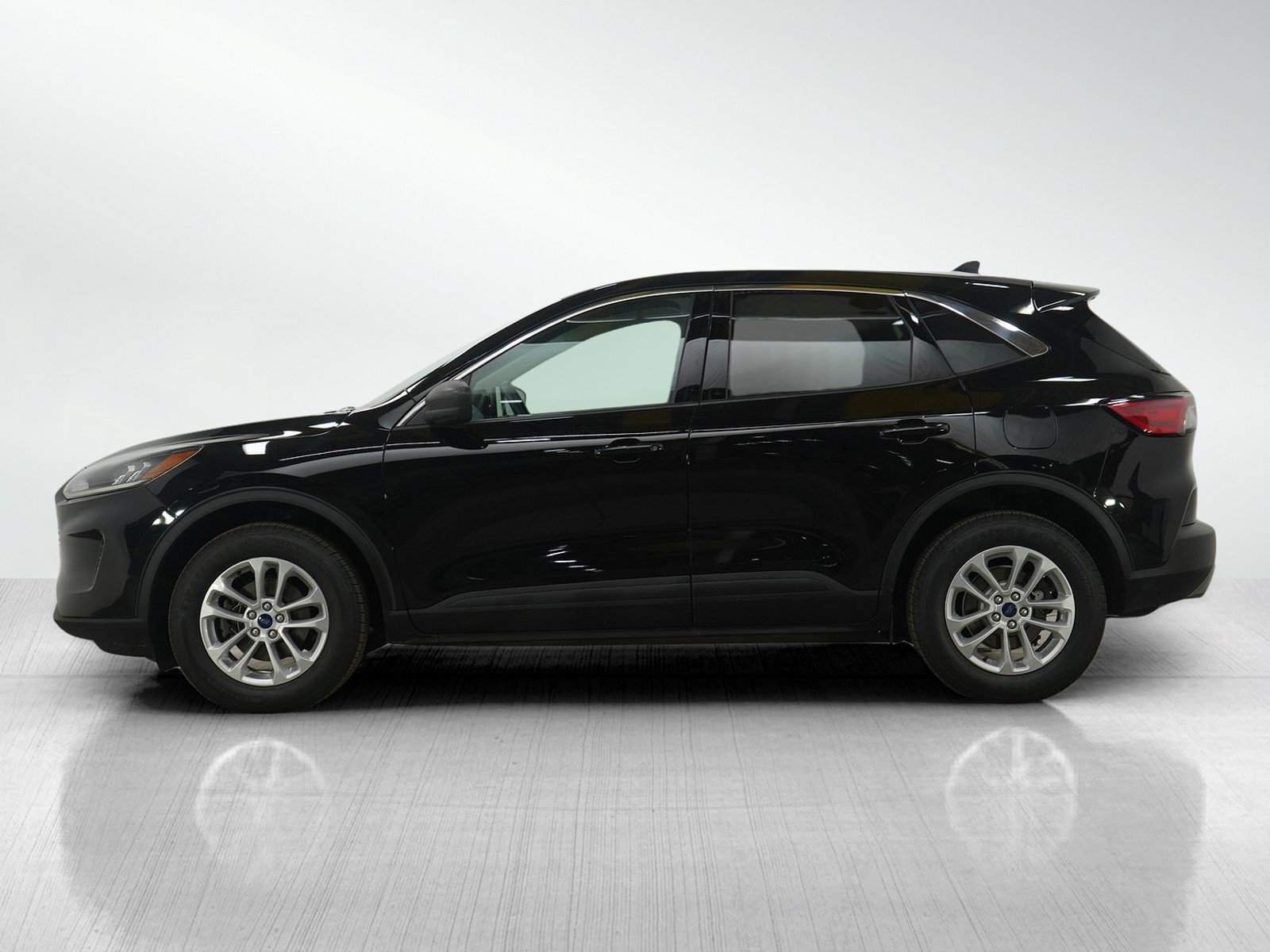 Used 2022 Ford Escape SE with VIN 1FMCU9G64NUB41214 for sale in Wayzata, MN