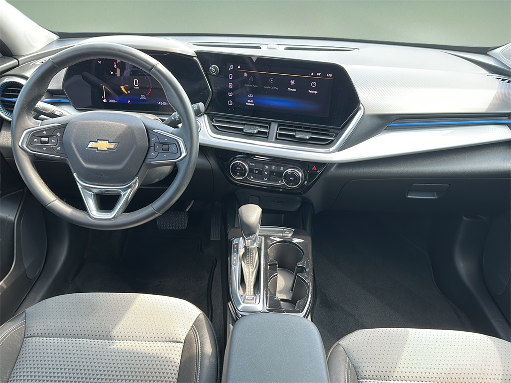 2024 Chevrolet Trax LT photo 8