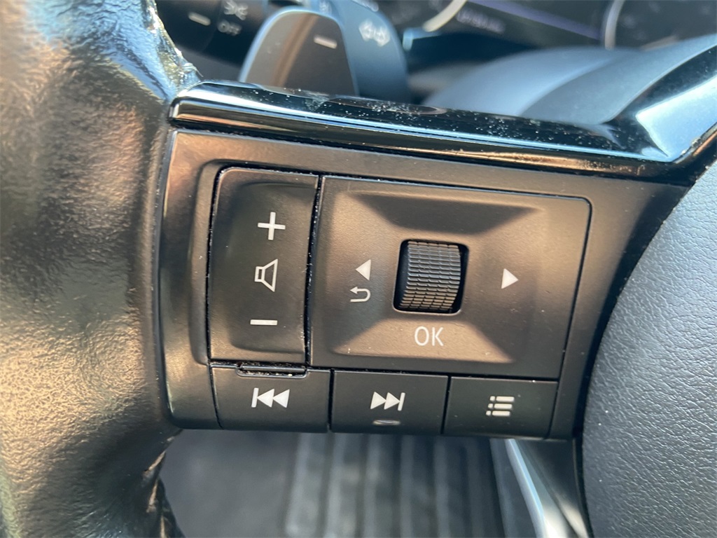 2022 Nissan Pathfinder SL photo 13