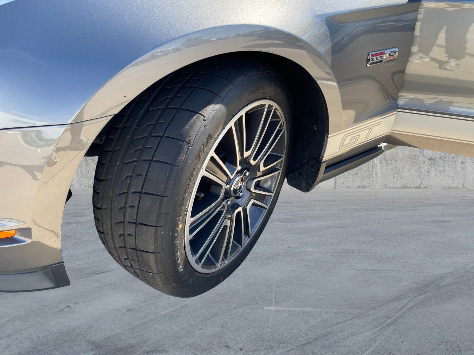 2010 Ford Mustang GT Premium photo 18