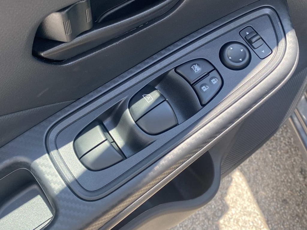 2025 Nissan Versa S photo 14
