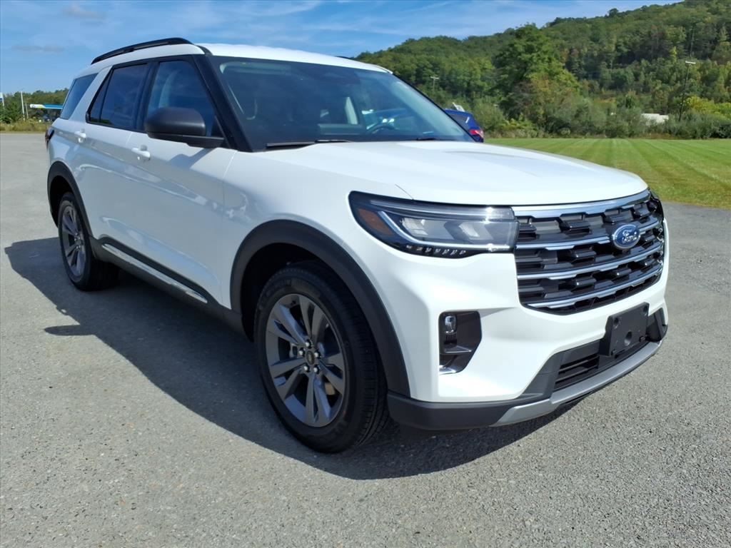2025 Ford Explorer photo 4