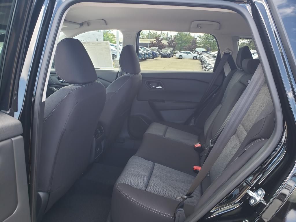 2026 Nissan Rogue SV photo 7