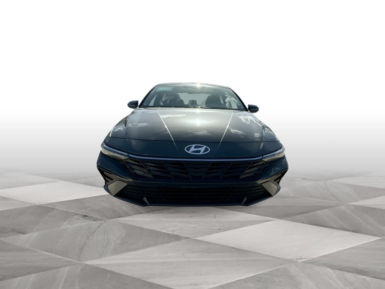 2025 Hyundai Elantra SE photo 3