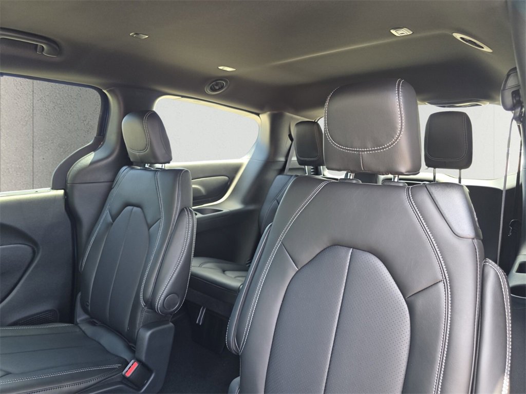2025 Chrysler Pacifica photo 8
