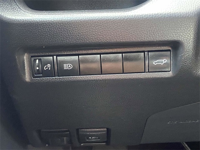 2021 Toyota RAV4 XLE Premium photo 17