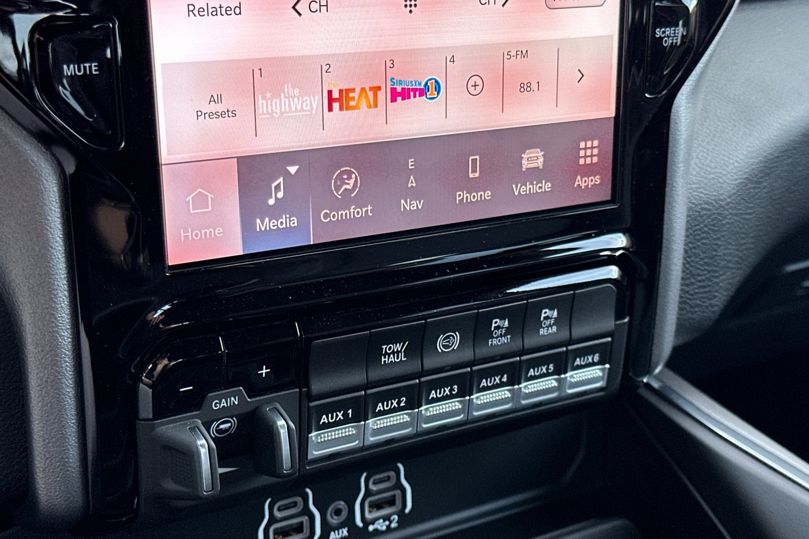 2025 Ram 2500 Laramie photo 17