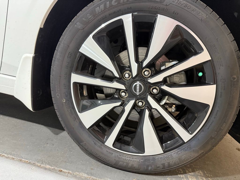 2025 Nissan Sentra SV photo 2