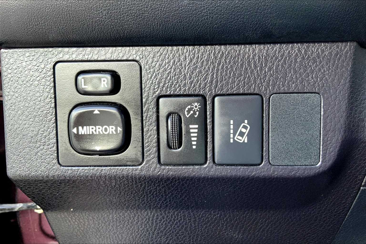 2018 Toyota RAV4 XLE photo 31