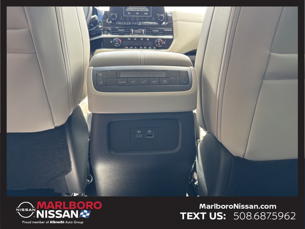 2025 Nissan Pathfinder SL photo 18