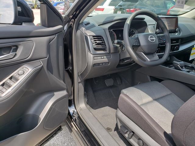 2025 Nissan Rogue SV photo 9
