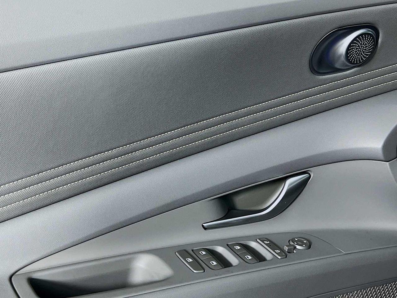2025 Hyundai Elantra SEL Sport photo 15
