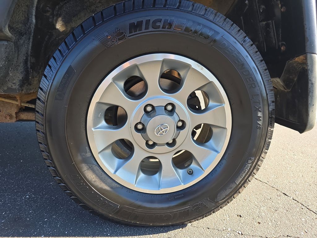 2013 Toyota FJ Cruiser Base photo 29