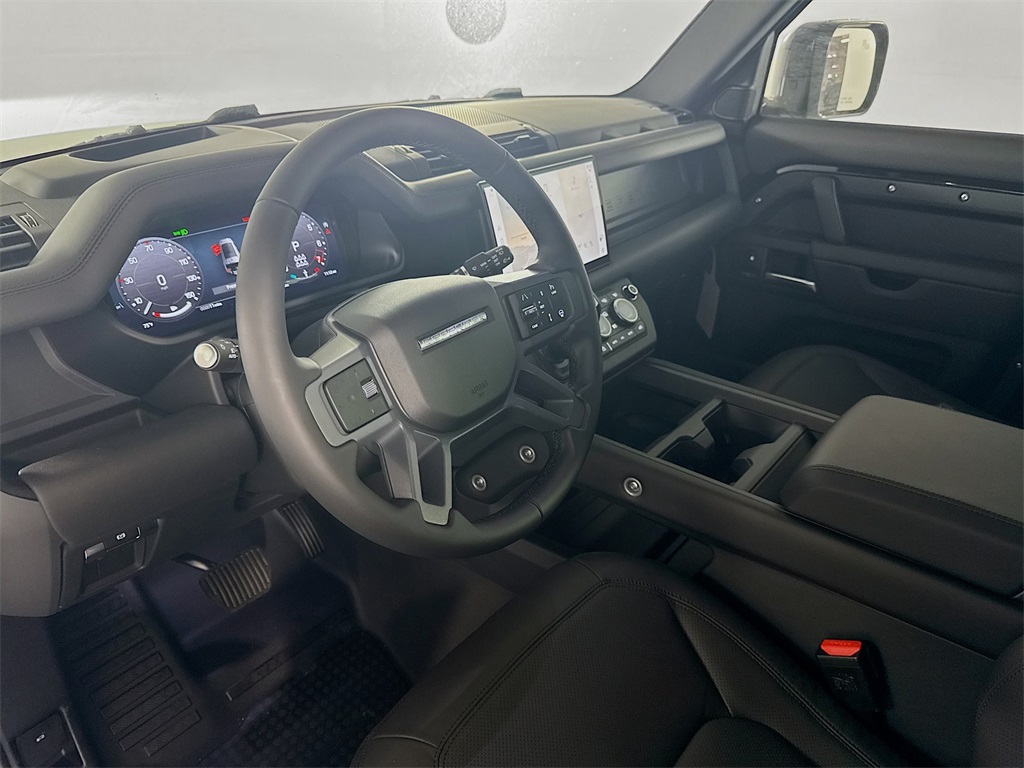 2025 Land Rover Defender 130 X-Dynamic SE photo 9