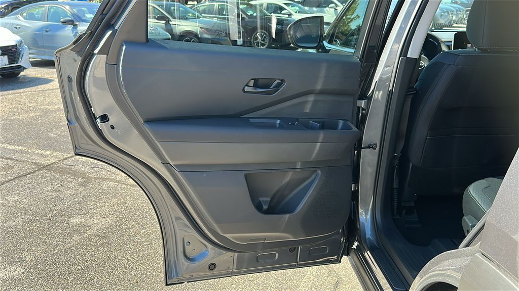 2025 Nissan Pathfinder SV photo 22