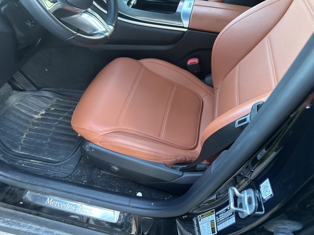 2023 Mercedes Benz GLC 300 photo 2