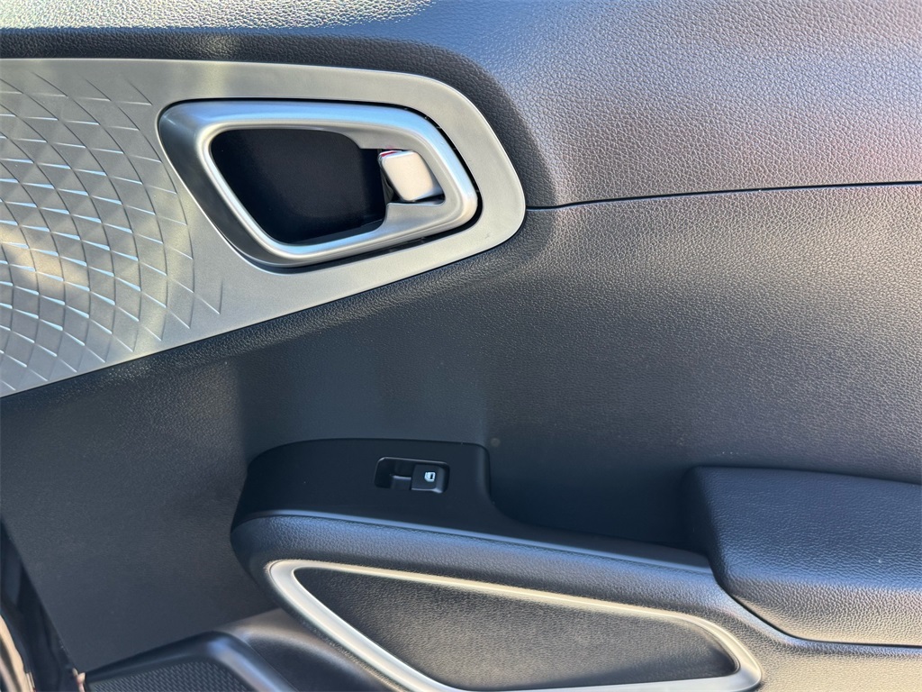 2023 Kia Soul LX photo 18