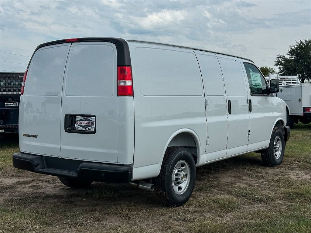 2025 Chevrolet Express Cargo 2500 photo 4