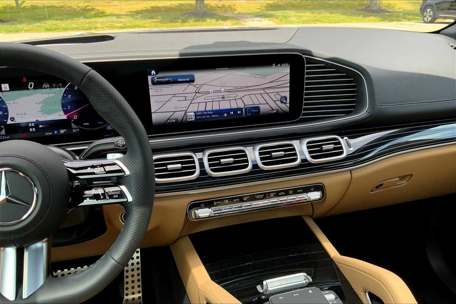 2025 Mercedes Benz GLS 450 4MATIC photo 3