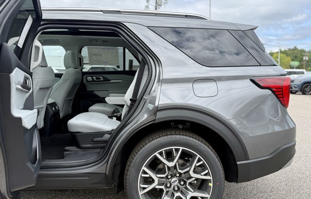 2025 Ford Explorer Platinum photo 32