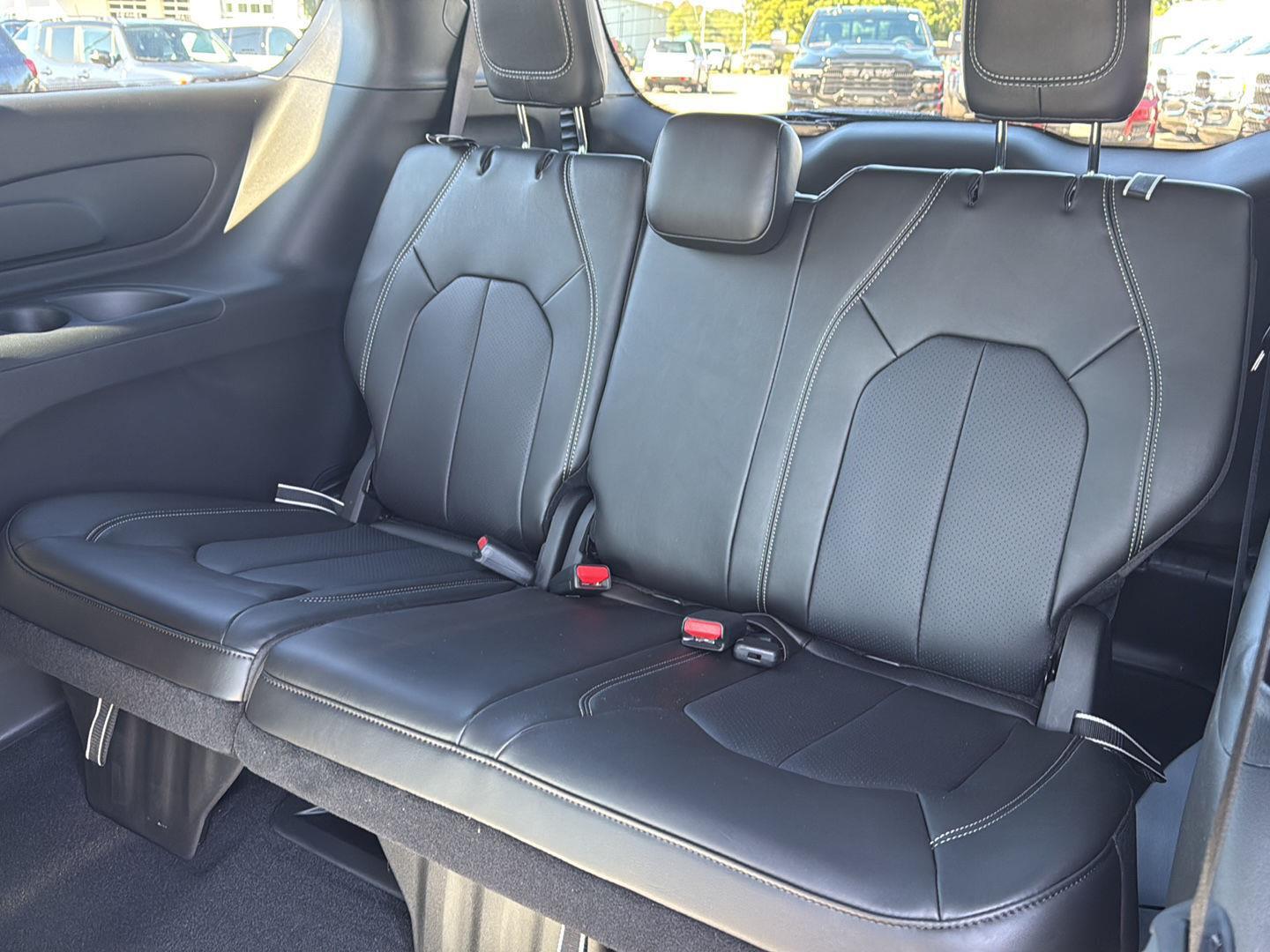 2026 Chrysler Pacifica photo 11