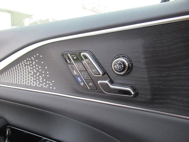 2026 Cadillac Lyriq photo 28