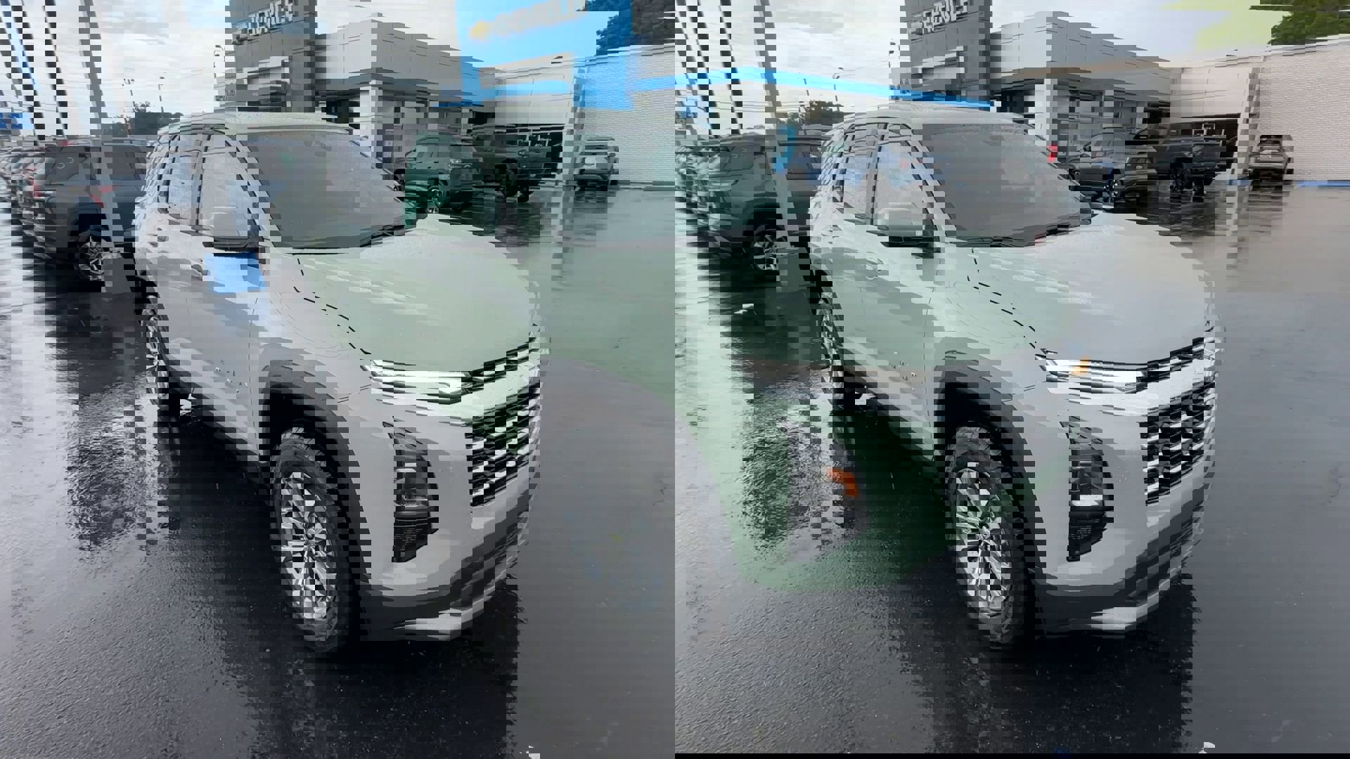 2026 Chevrolet Equinox LT photo 2