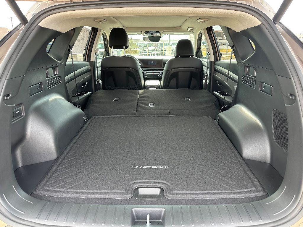 2025 Hyundai Tucson Hybrid Limited photo 8