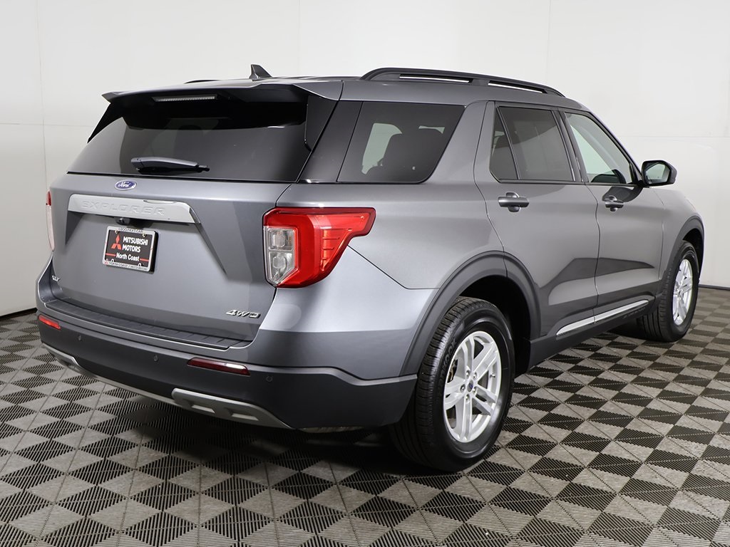 2023 Ford Explorer XLT photo 3