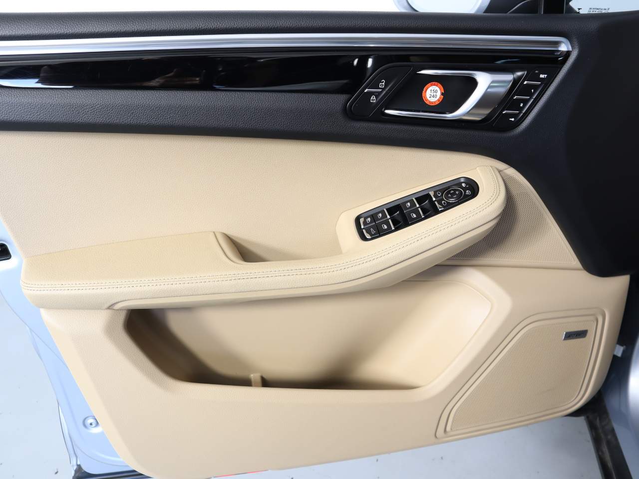 2021 Porsche Macan Base photo 22