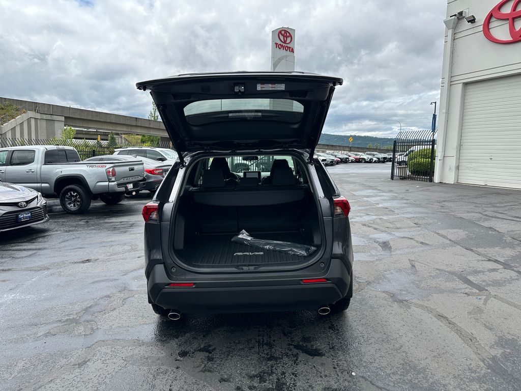2025 Toyota RAV4 Hybrid XLE photo 6
