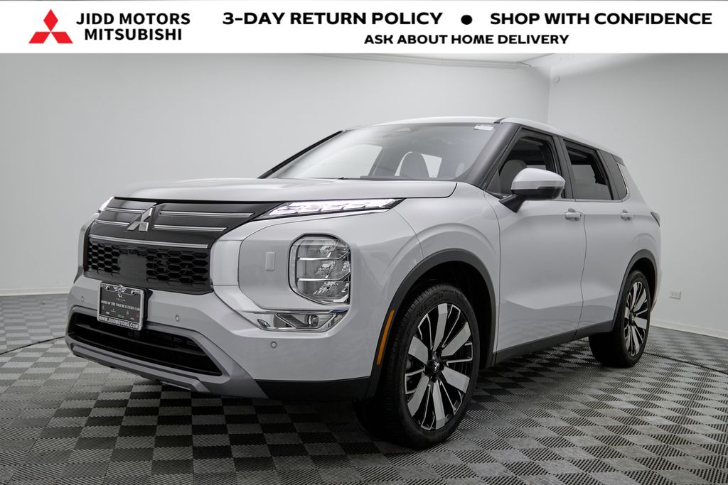 2026 Mitsubishi Outlander SE's photo