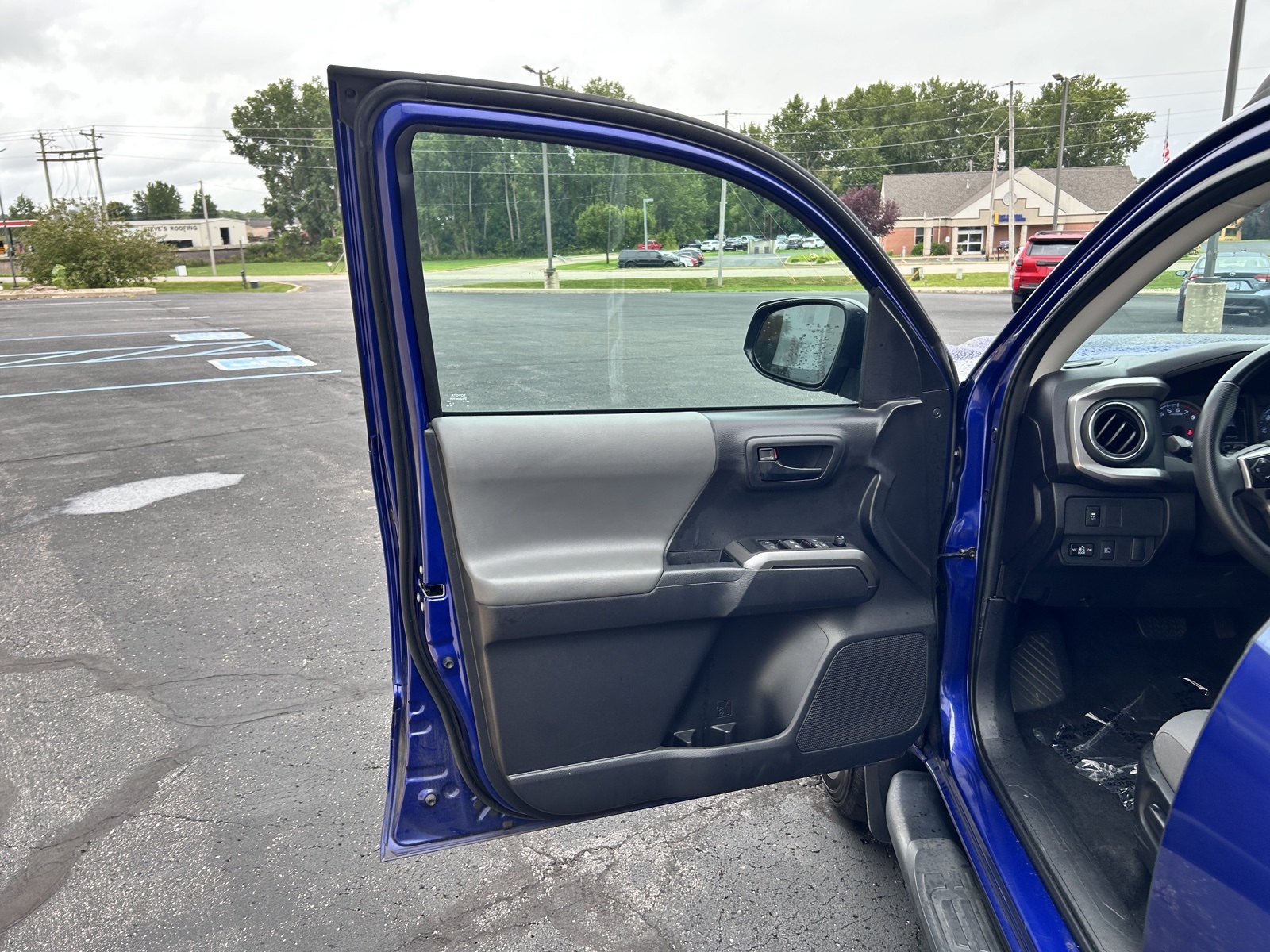 2023 Toyota Tacoma SR5 photo 18