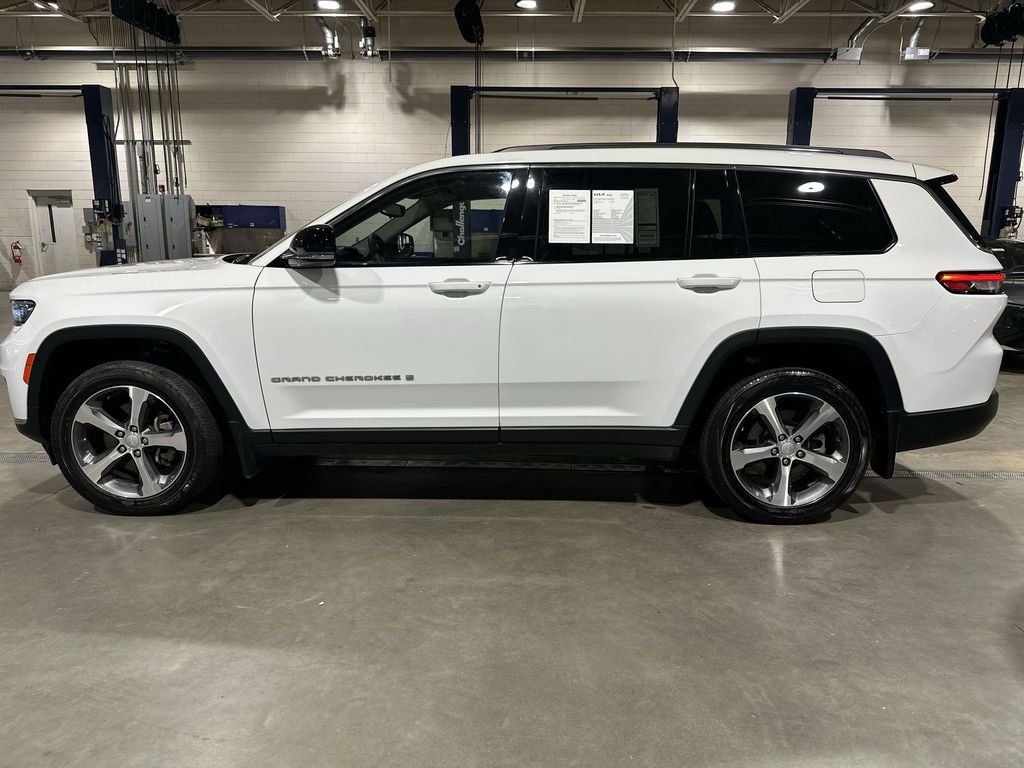 2023 Jeep Grand Cherokee Limited photo 3