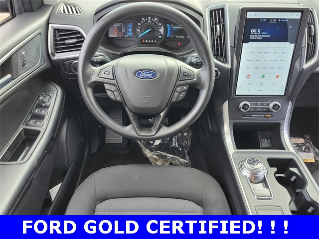 2024 Ford Edge SE photo 2