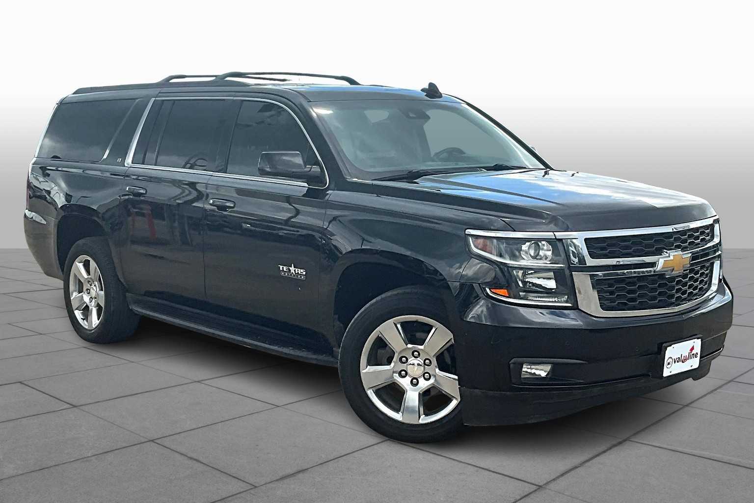 2019 Chevrolet Suburban LT photo 2